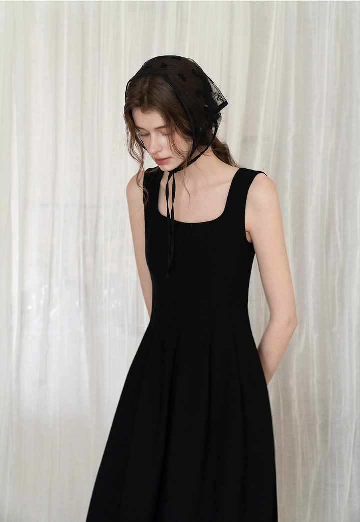 Audrey Hepburn-Inspired Square Neck Waist-Cinching Dress