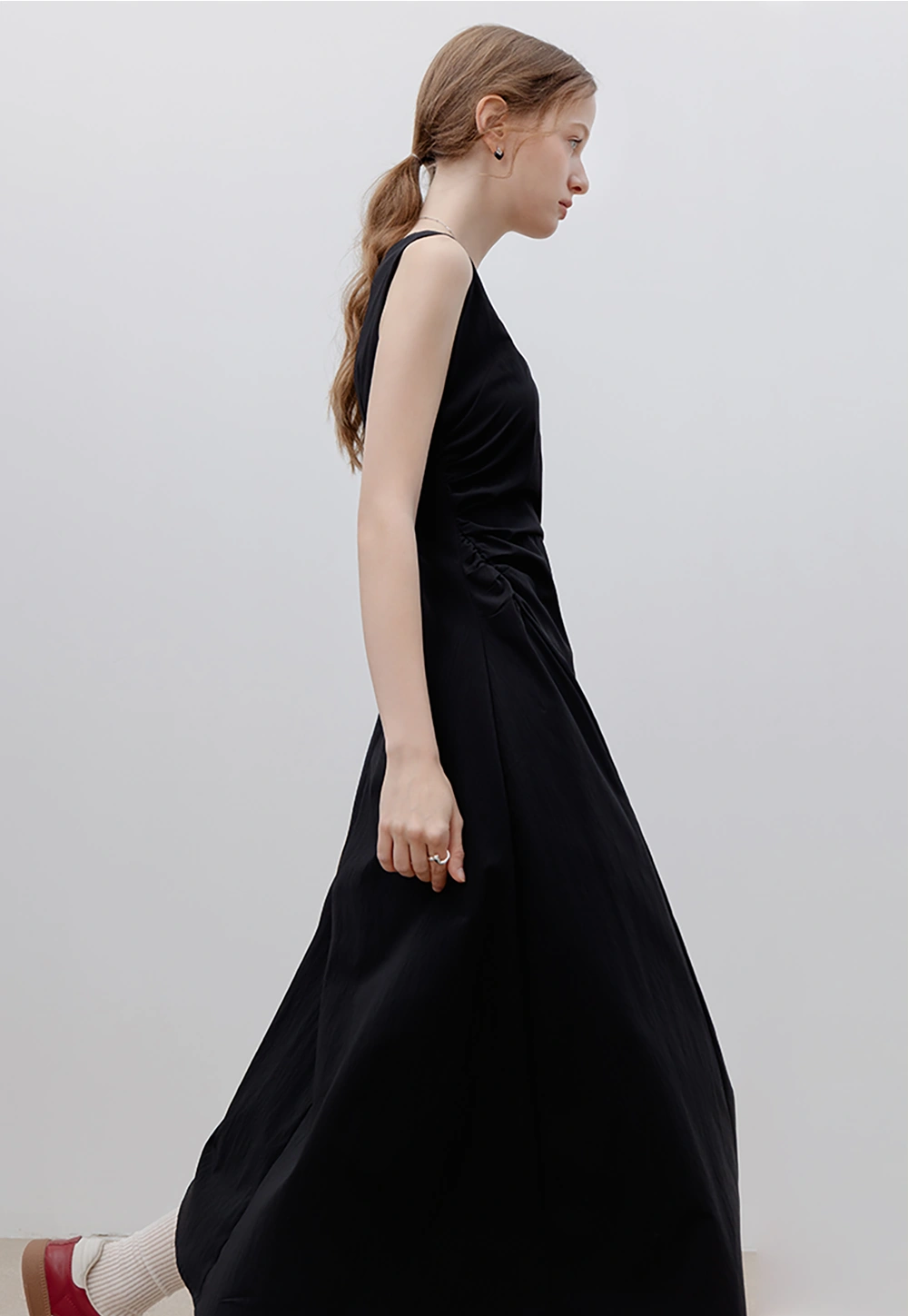 Women's Asymmetric Hem Sleeveless Black Dress