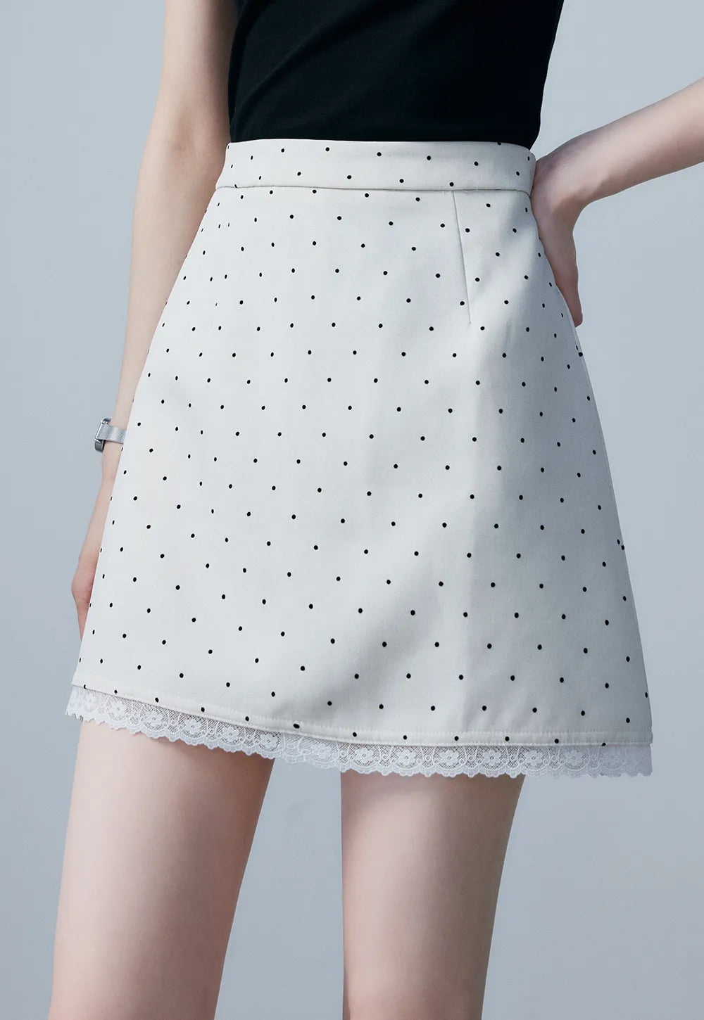 Skirt Mini A-Line Wanita dengan Corak Titik Polka dan Kemasan Renda