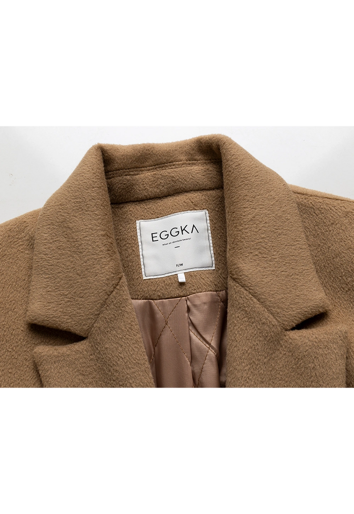 Cappotto lungo doppiopetto marrone da donna con rever classico e tasche frontali