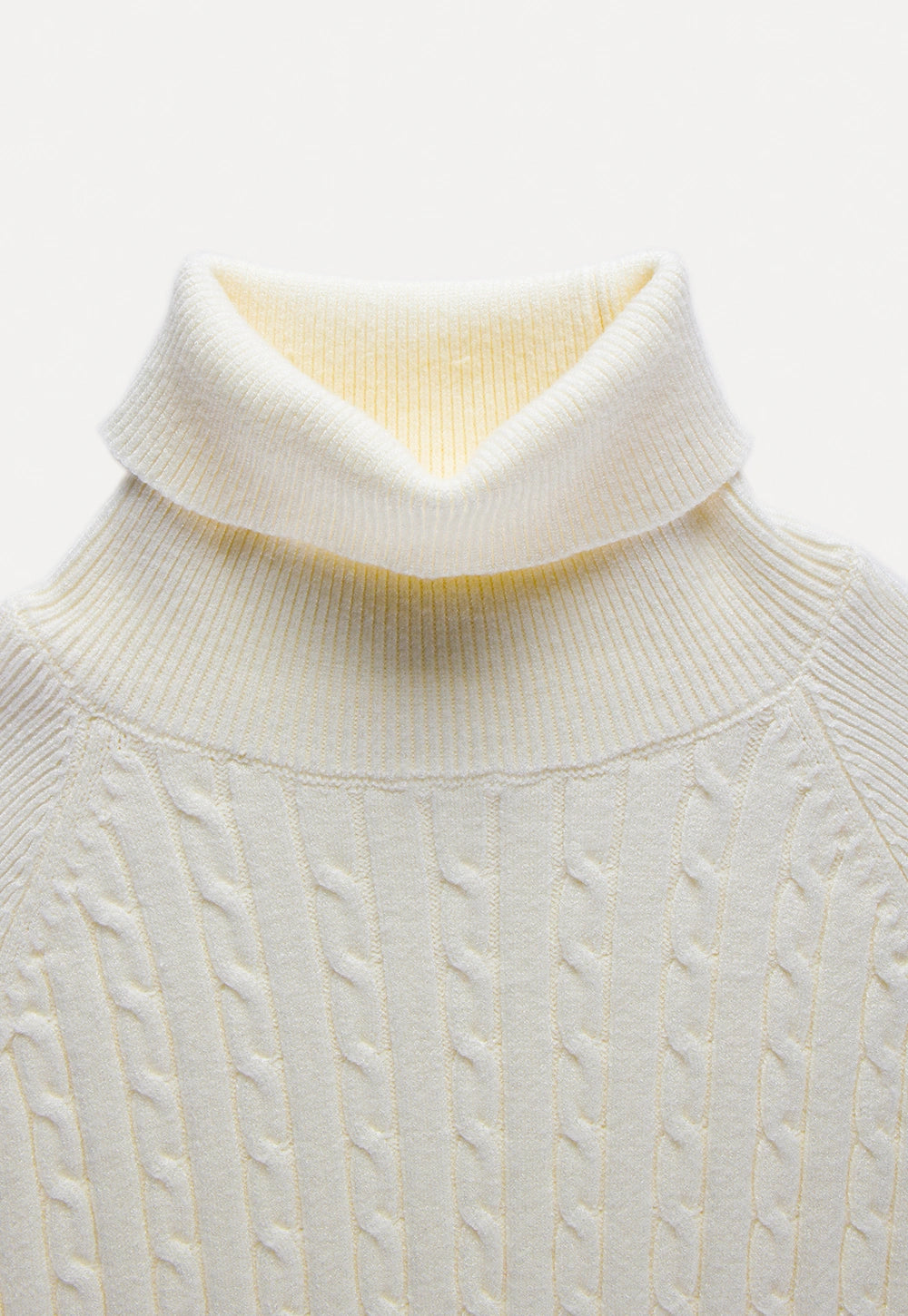 Cable-Knit Turtleneck Bottoming Shirt