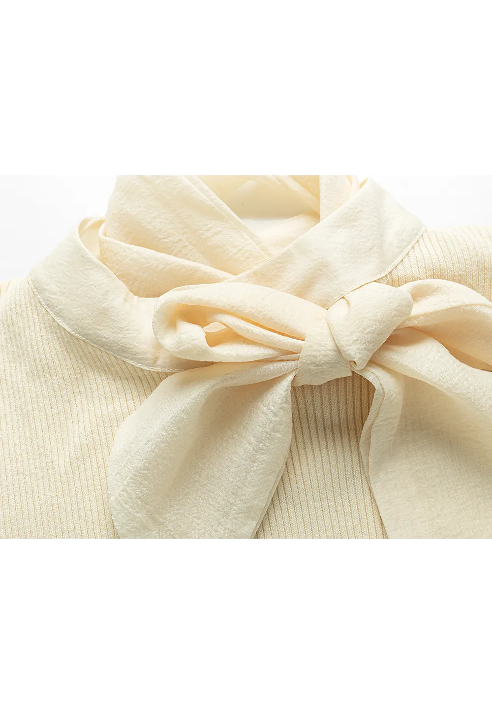 Pull tricoté col nœud féminin pour un look raffiné
