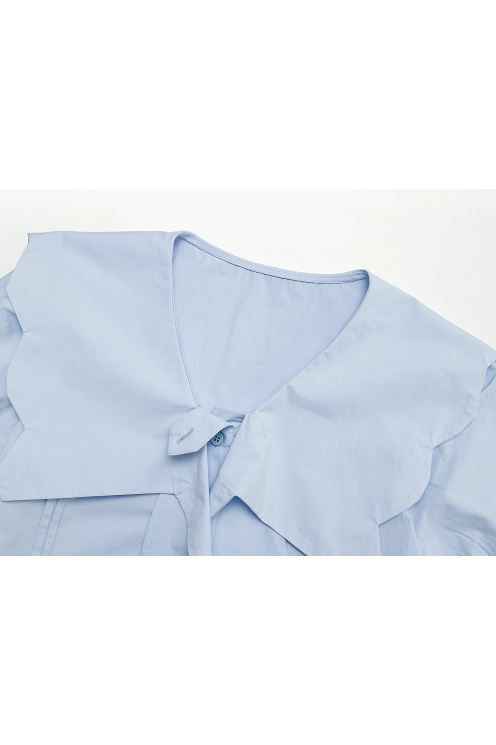 Chemise femme bleu clair à manches courtes nouée sur le devant