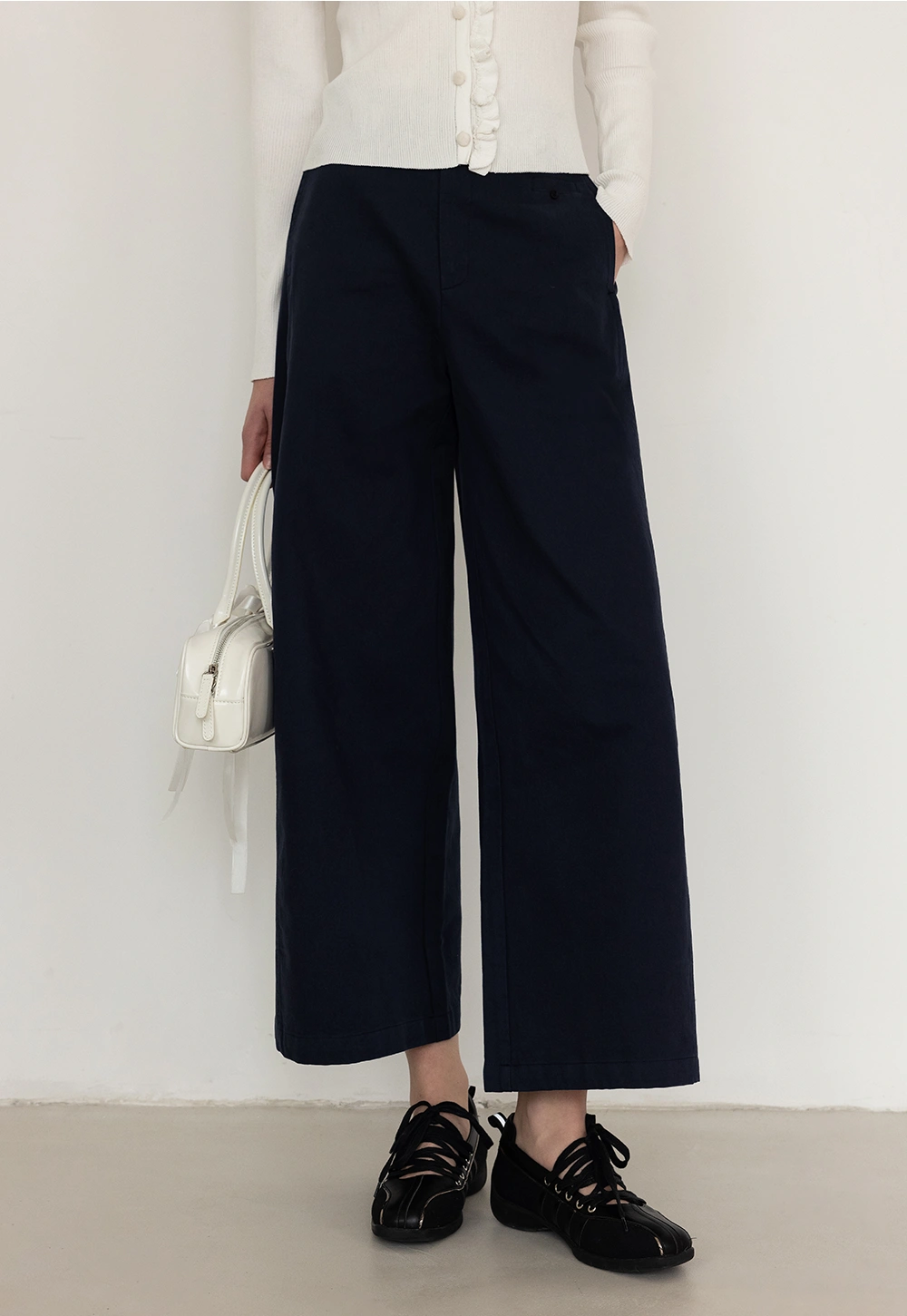 Chic Navy Wide-Leg Trousers for Effortless Style