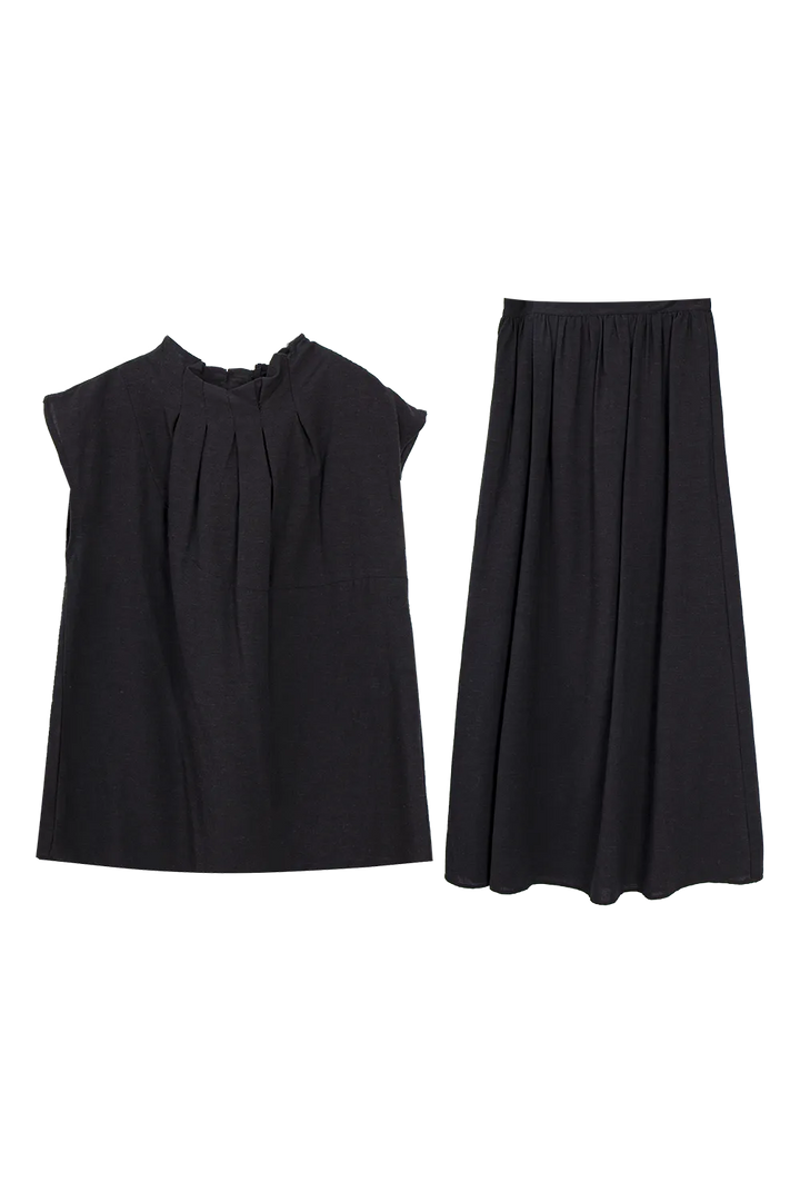 Duo Pleated Elegan Wanita: Blaus Tanpa Lengan dan Set Skirt Padanan