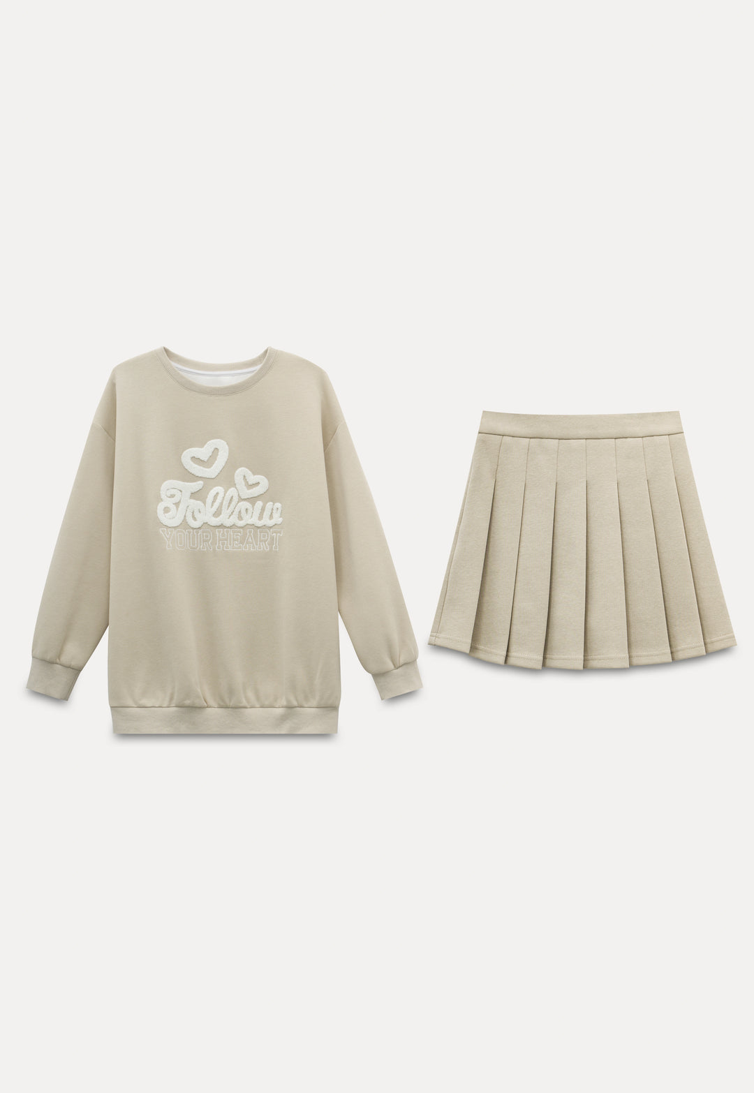 Women's 2-Piece Set: Graphic Sweatshirt and Pleated Skirt