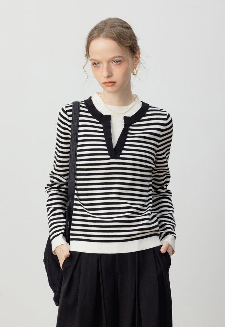 Women's Striped Knit Top – V-Neck Long-Sleeve